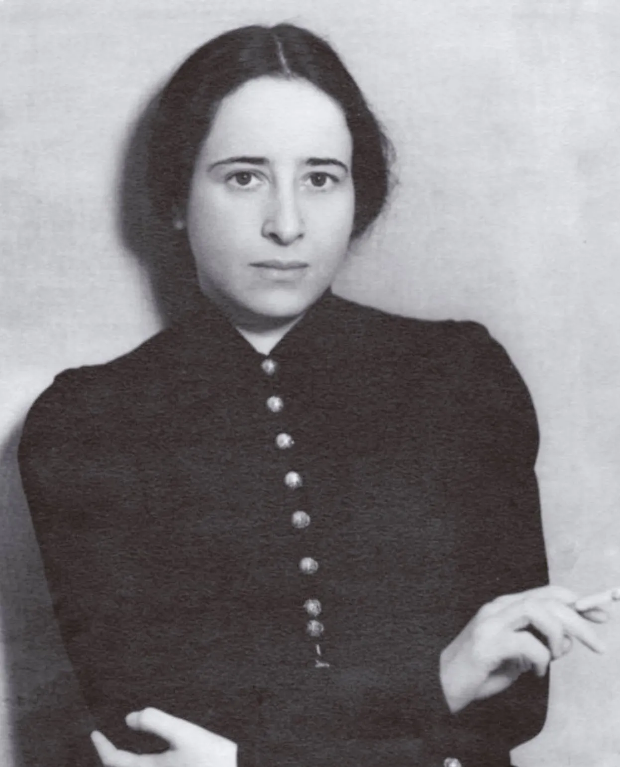 Hannah Arendt 1933.jpg