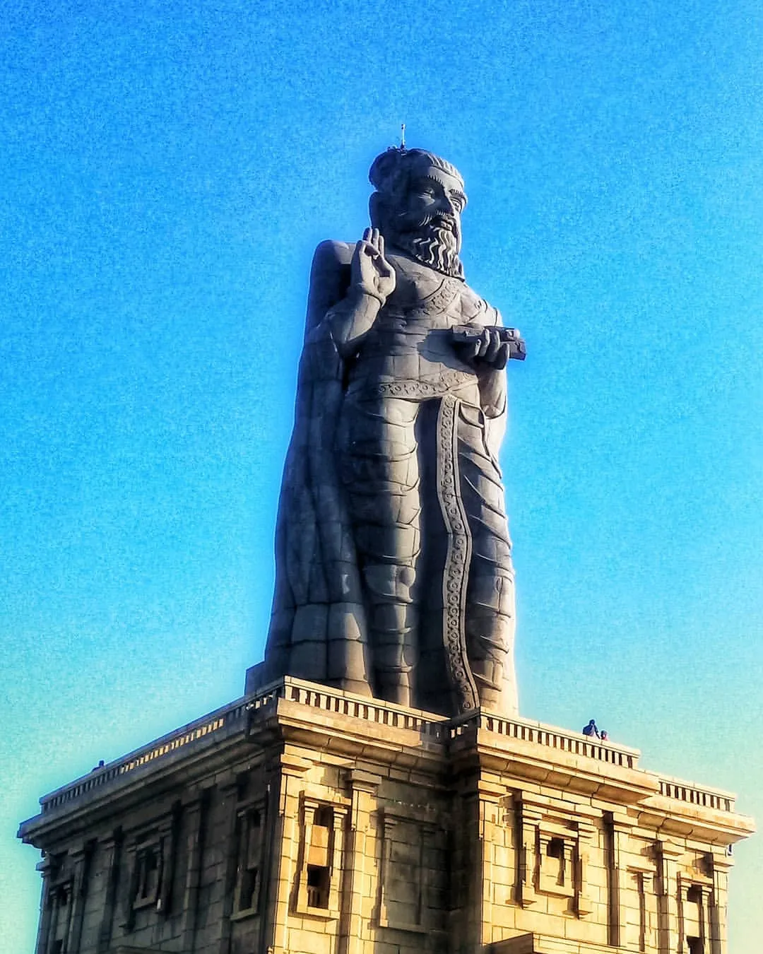 Thiruvalluvar statue kanyakumari.jpg